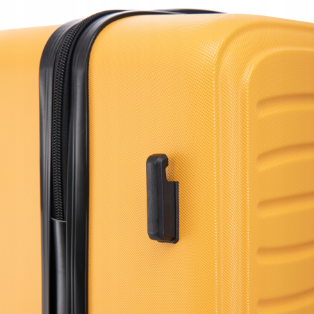 Walizka WINGS twarda średnia ABS CT01 M YELLOW 63 l