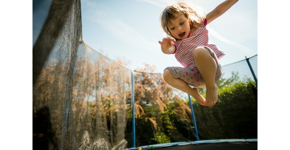 Poznaj najlepsze ćwiczenia na trampolinie dla dzieci w różnym wieku