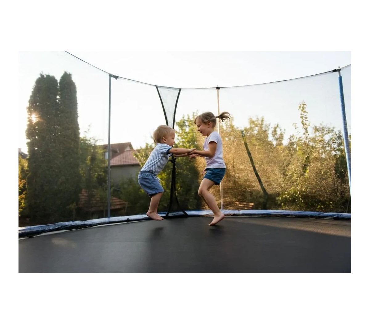 Trampolina w domu. Poznaj korzyści dla zdrowia i kondycji fizycznej